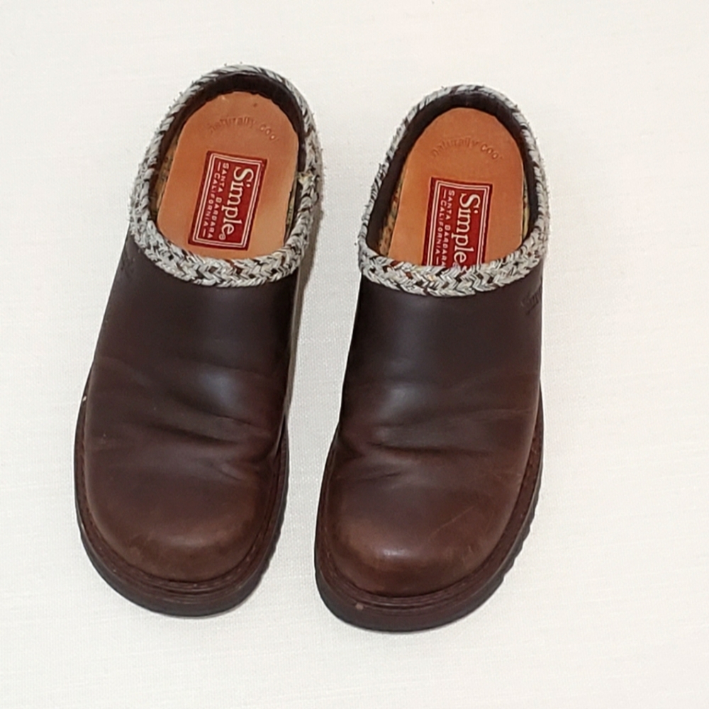 Simple Santa Barbara Clog size 7.5